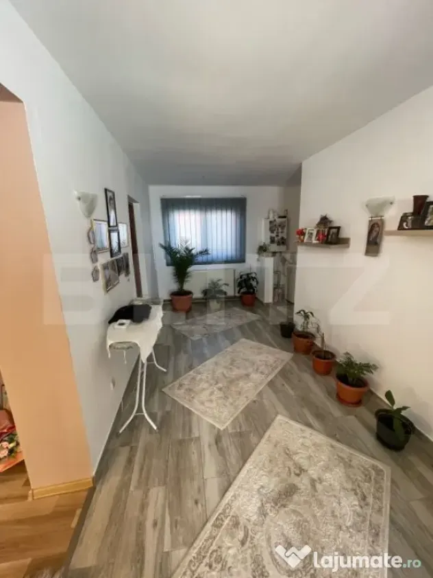 Casa cu 3 camere, 90 mp, 2 anexe gospodaresti si teren de 30