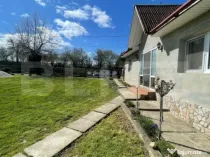 Casa cu 3 camere, 90 mp, 2 anexe gospodaresti si teren de 30