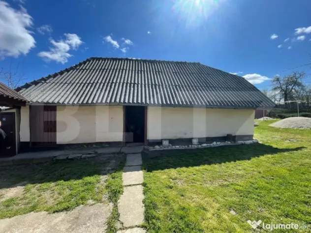 Casa cu 3 camere, 90 mp, 2 anexe gospodaresti si teren de 30