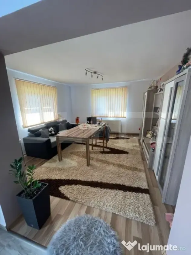 Casa cu 3 camere, 90 mp, 2 anexe gospodaresti si teren de 30