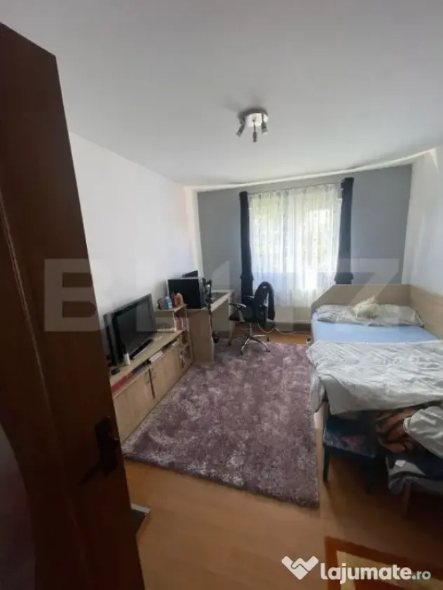 Casa cu 3 camere, 90 mp, 2 anexe gospodaresti si teren de 30