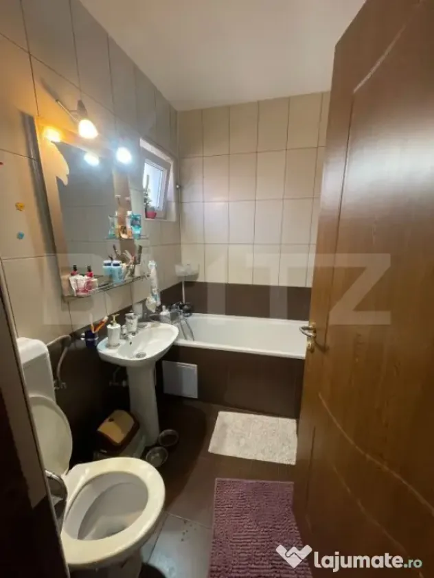Casa cu 3 camere, 90 mp, 2 anexe gospodaresti si teren de 30