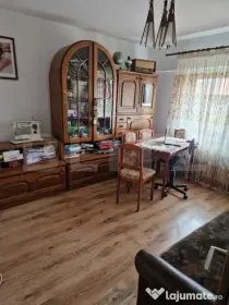 Apartament de vanzare cu 3 camere, 76 mp utili, zona Carpati