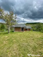 Casa la rosu, cu 3 camere, 74 mp, teren 800 mp, zona Centur