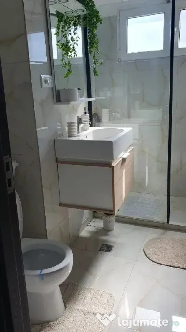 Apartament 2 camere,semidecomandat - zona Gemenii