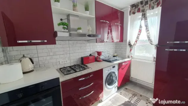 Apartament 2 camere,semidecomandat - zona Gemenii