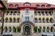 HOTEL 3 stele de vanzare Predeal centru, Brasov 