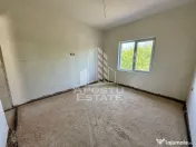 Duplex cu 4 camere si dressing, la alb Calea Urseni la asfalt
