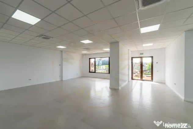 Spațiu comercial generos – 160 mp – poziție premium pe