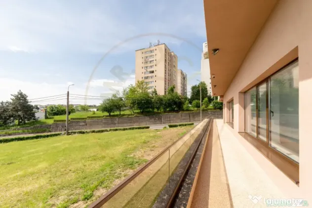 Spațiu comercial generos – 160 mp – poziție premium pe