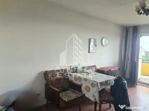 Apartament cu 3 camere, de vanzare, in apropiere de Podgoria, Arad. - Arad (Arad)