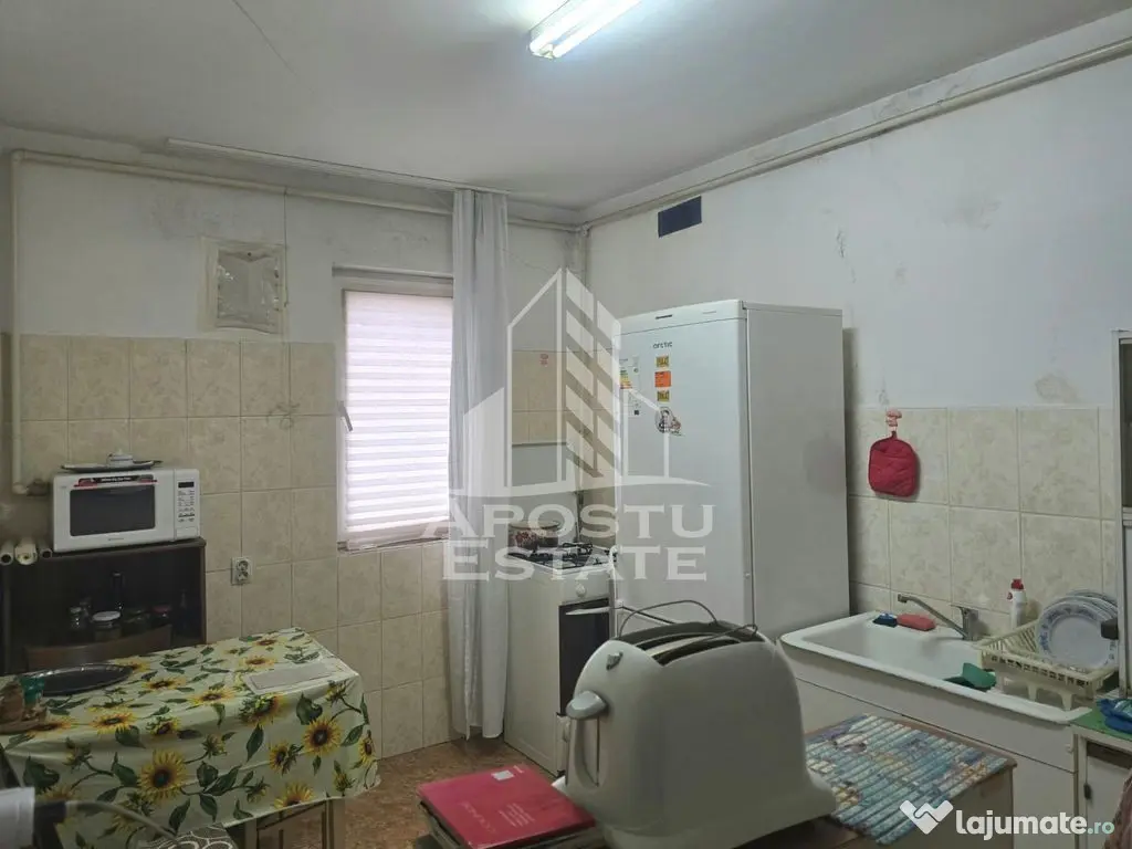 Apartament cu 3 camere, de vanzare, in apropiere de Podgoria, Arad. - Arad (Arad)