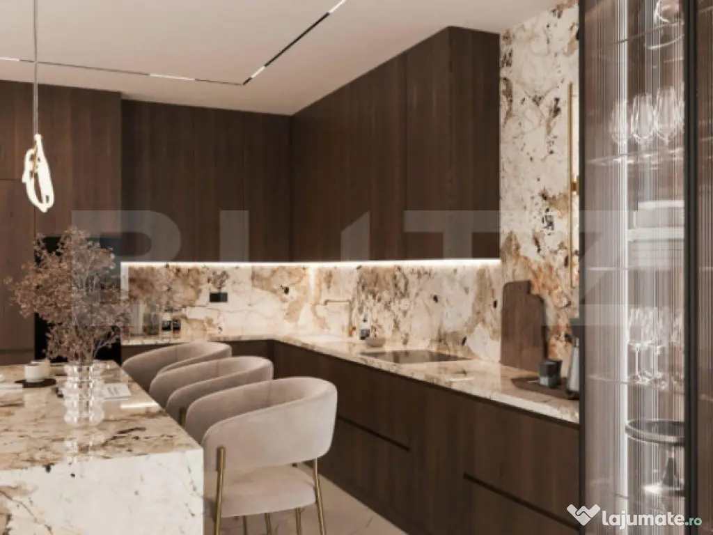 Apartament cu 4 camere 100 mp in bloc cu piscina din cartier