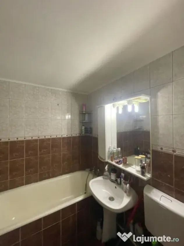 Apartament de 3 camere, 64 mp, parter, balcon, iesire gradin