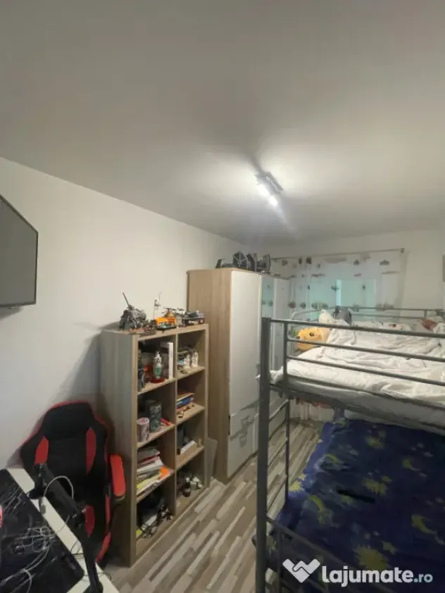 Apartament de 3 camere, 64 mp, parter, balcon, iesire gradin
