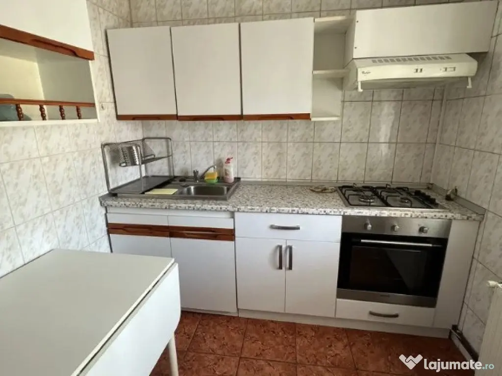 1 camera in zona Aradului