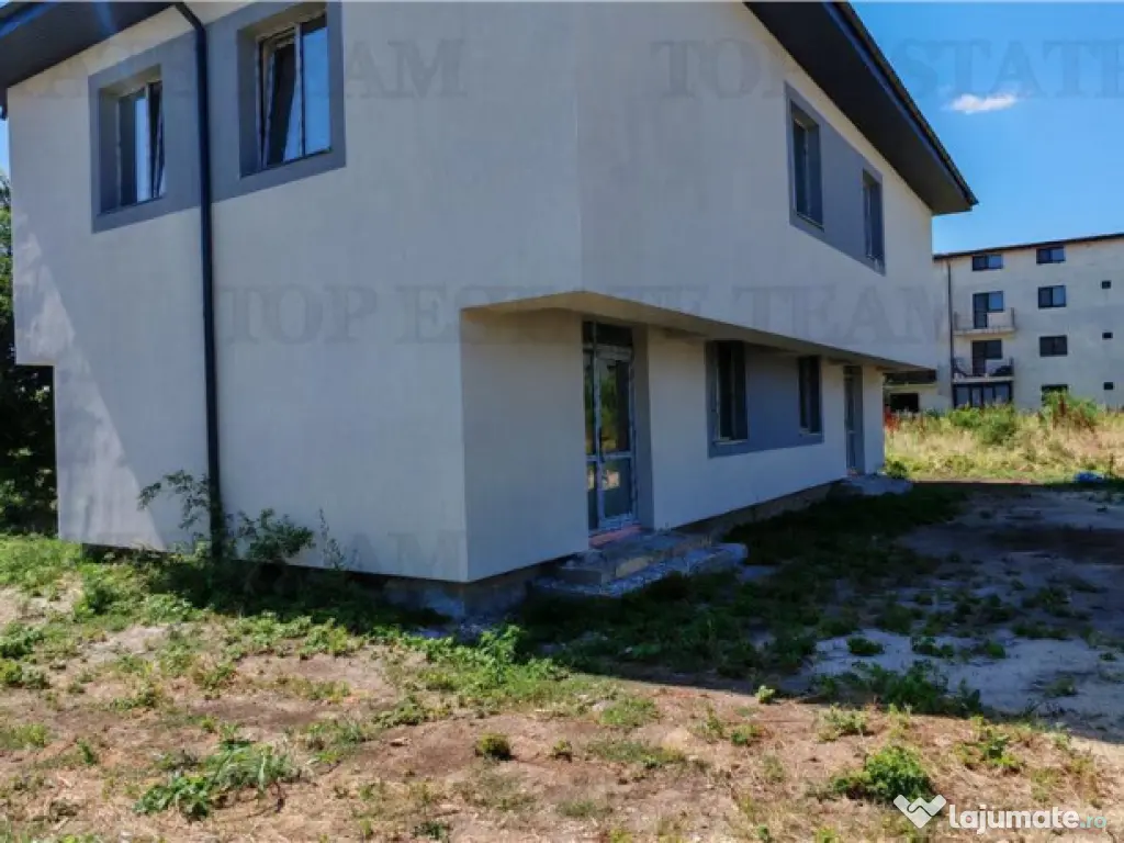 Vila individuala cuplata 5 camere, P 1 M, incalzire in pardo