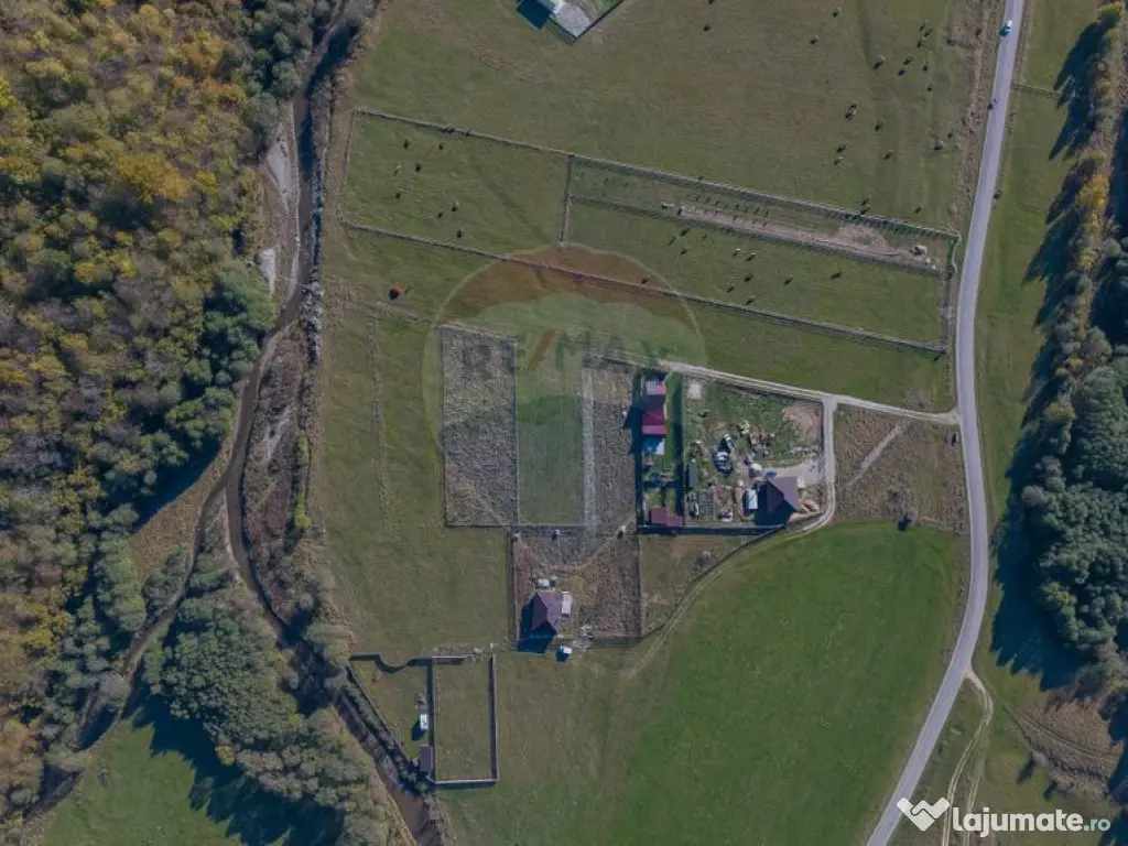 Teren cu priveliște de vis și curent trifazic – Plaiu...