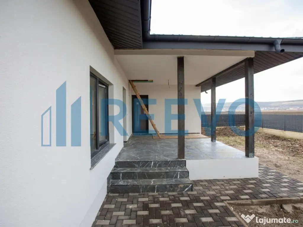 Casă/Vilă nouă de vânzare în Lilieci, Bacău