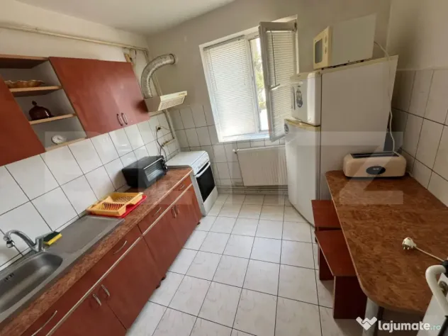 Apartament 3 camere, mobilat și utilat, etaj 1, Micro 9, pi