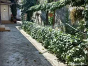 Casa batraneasca cu teren de 435mp cu utilitati si deschid 