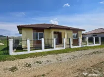 Casa individuala cu 4 camere, 500 mp teren, zona Micesti