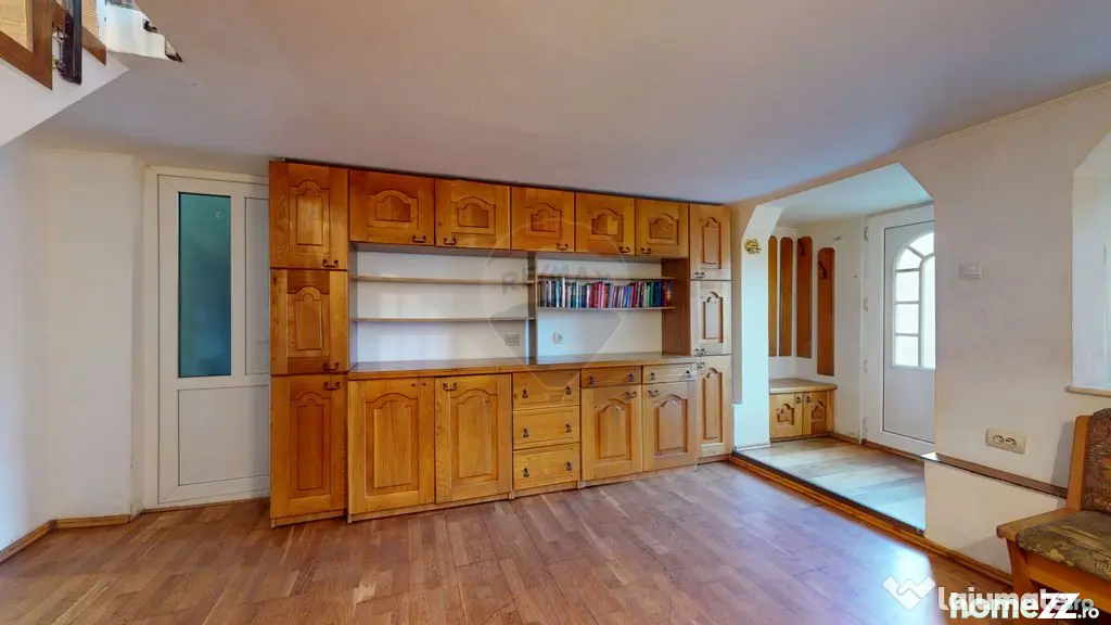 Casă individuală de vânzare | P+E+M | Central | Cristian
