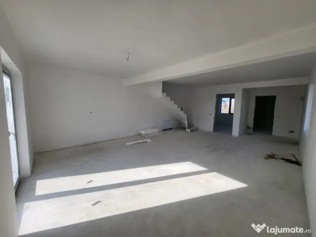 Casa individuala, 4 camere, teren generos si utilitati complete