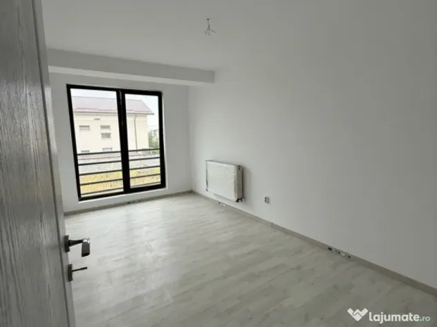 Triplex bine compartimentat, 5 camere si loc de parcare