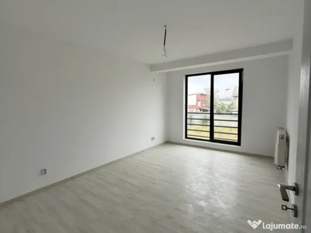 Triplex bine compartimentat, 5 camere si loc de parcare