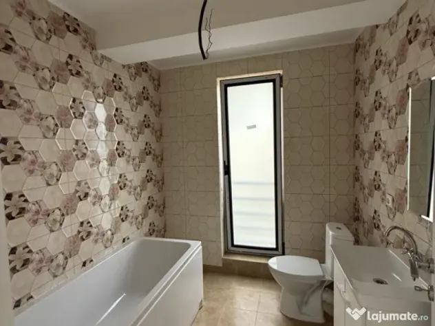Triplex bine compartimentat, 5 camere si loc de parcare