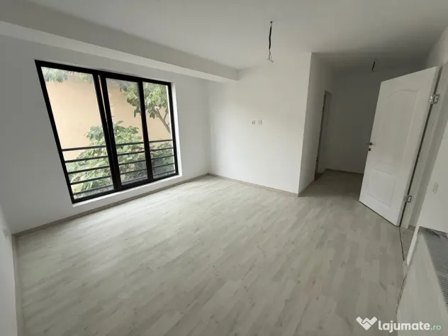 Triplex bine compartimentat, 5 camere si loc de parcare