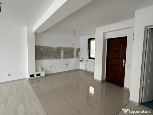 Triplex bine compartimentat, 5 camere si loc de parcare