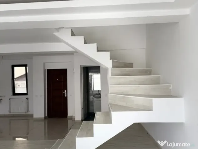 Triplex bine compartimentat, 5 camere si loc de parcare