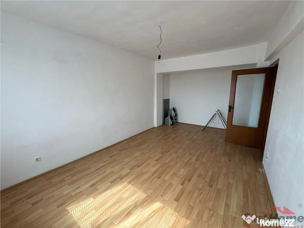 Apartament 2 camere, 60mp , etaj 4 cu acoperis
