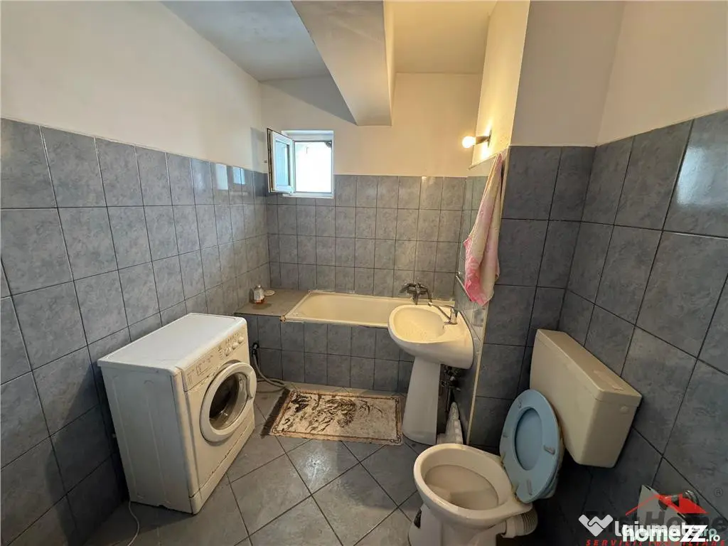 Apartament 2 camere, 60mp , etaj 4 cu acoperis