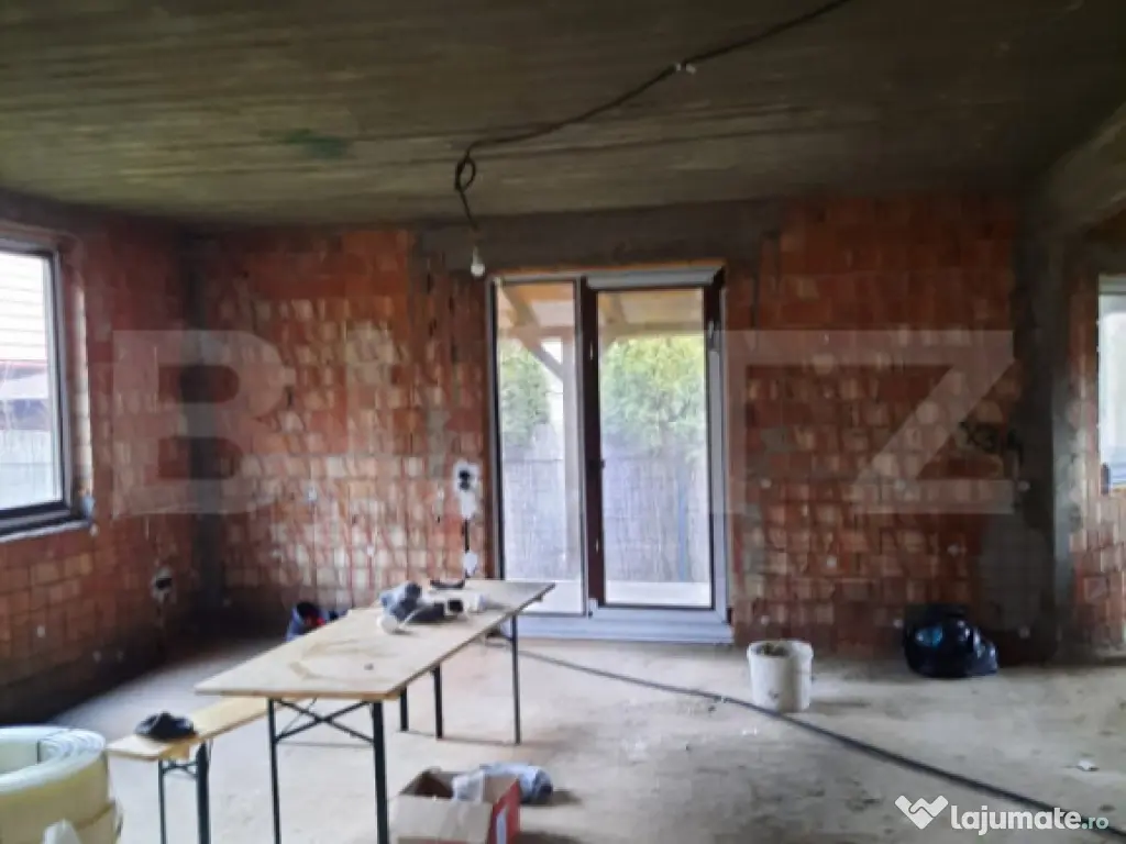 Casă la roșu de vânzare 242mp construiti, 500 mp teren ??