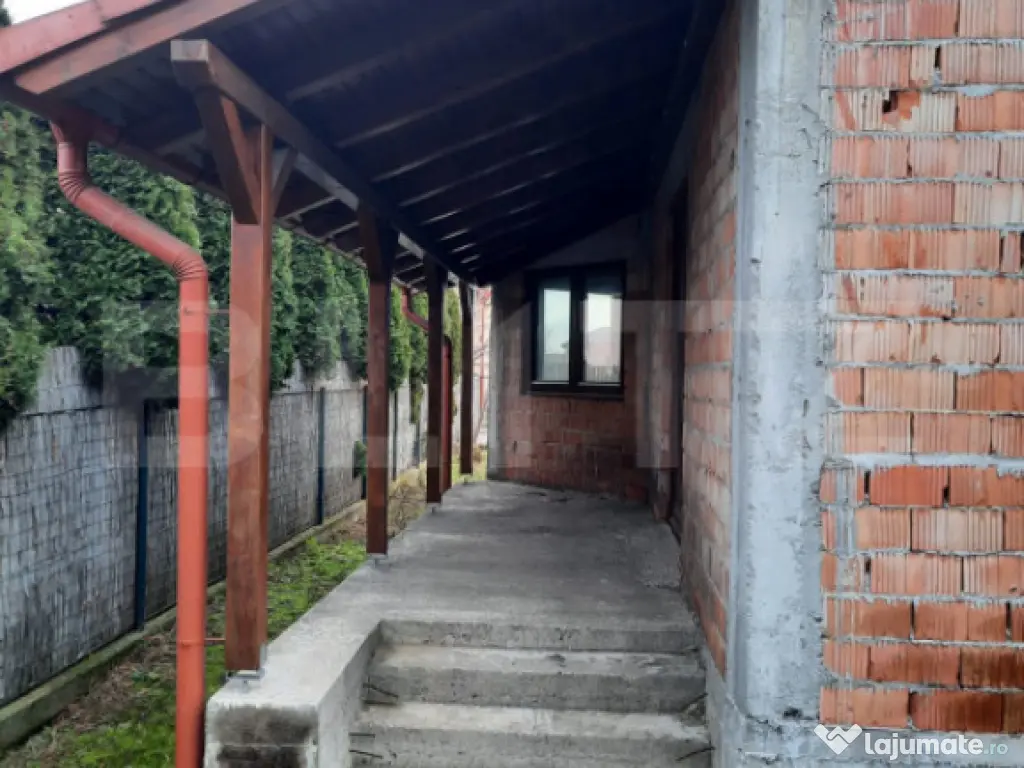 Casă la roșu de vânzare 242mp construiti, 500 mp teren ??