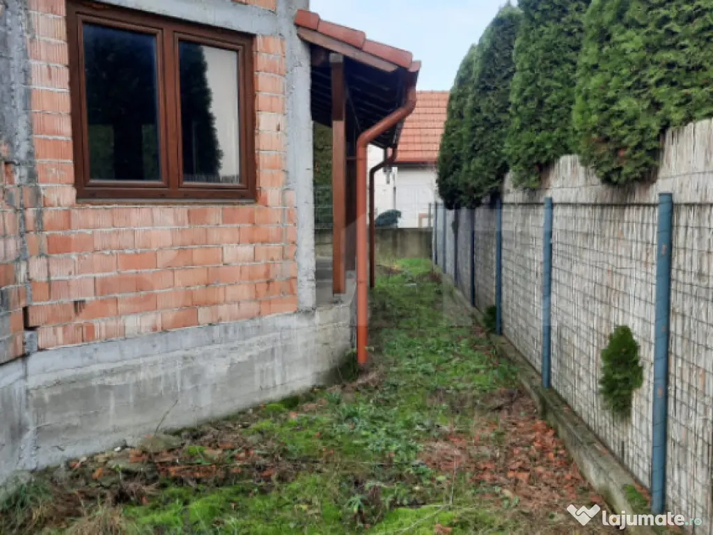 Casă la roșu de vânzare 242mp construiti, 500 mp teren ??