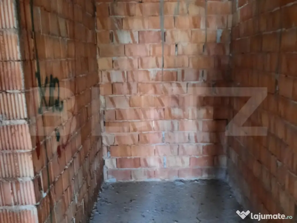 Casă la roșu de vânzare 242mp construiti, 500 mp teren ??