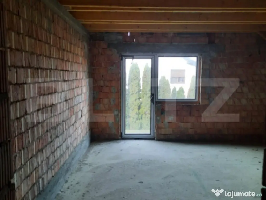 Casă la roșu de vânzare 242mp construiti, 500 mp teren ??