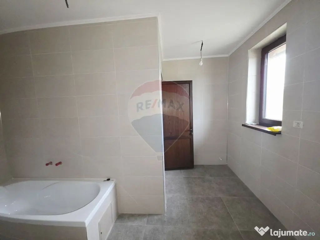 Casă cu livadă și teren generos – Girov