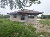 Casă cu livadă și teren generos – Girov 