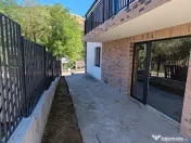 Casa individuala, semifinsata, Floresti 