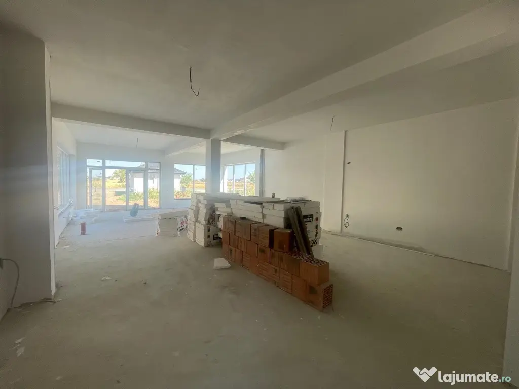 Spațiu comercial 125 mp cu 3 locuri de parcare incluse –finalizat 2024