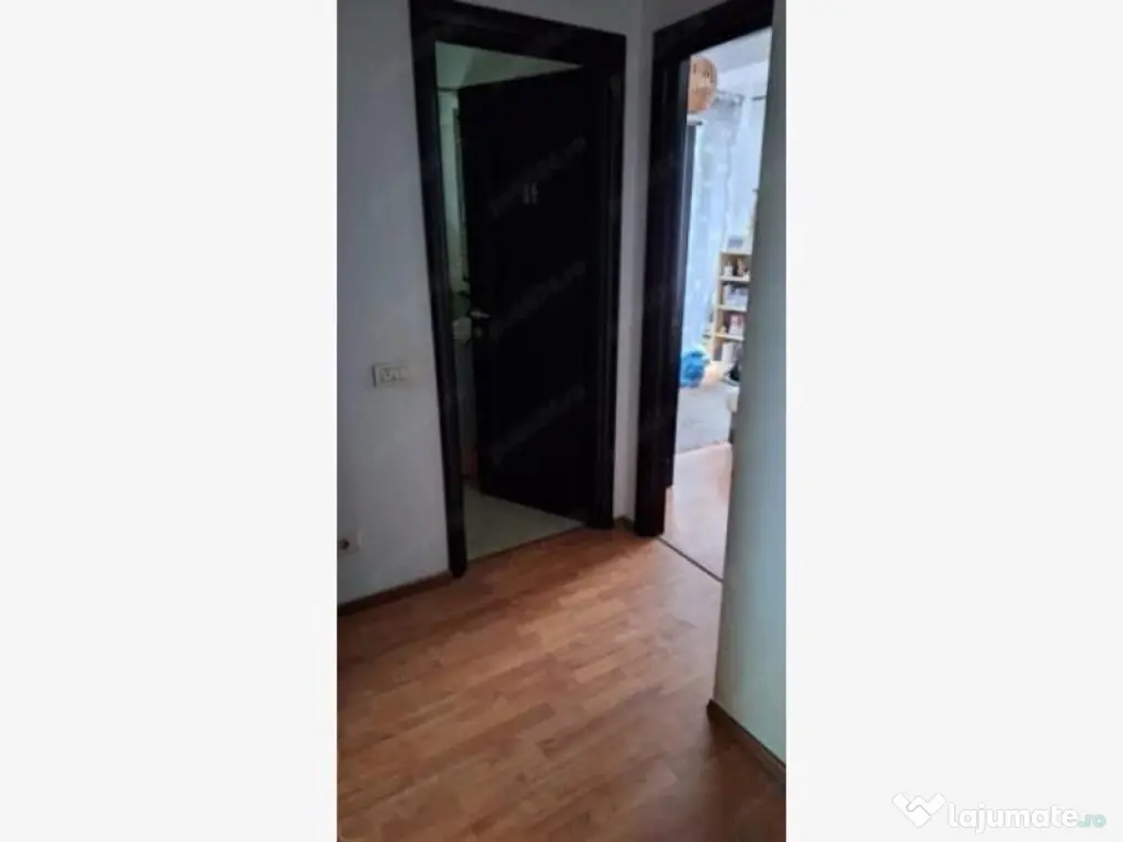 Apartament de vânzare - 3 camere luminoase, cu 3 balcoane