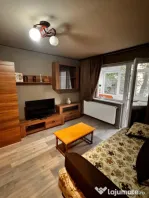 Apartament 2 camere semidecomandat, etaj 1 , zona Curtea de