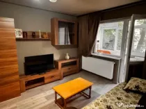Apartament 2 camere semidecomandat, etaj 1 , zona Curtea de