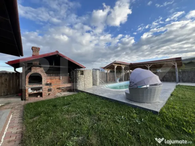 VILĂ deosebită cu piscină și panoramă spre pădure