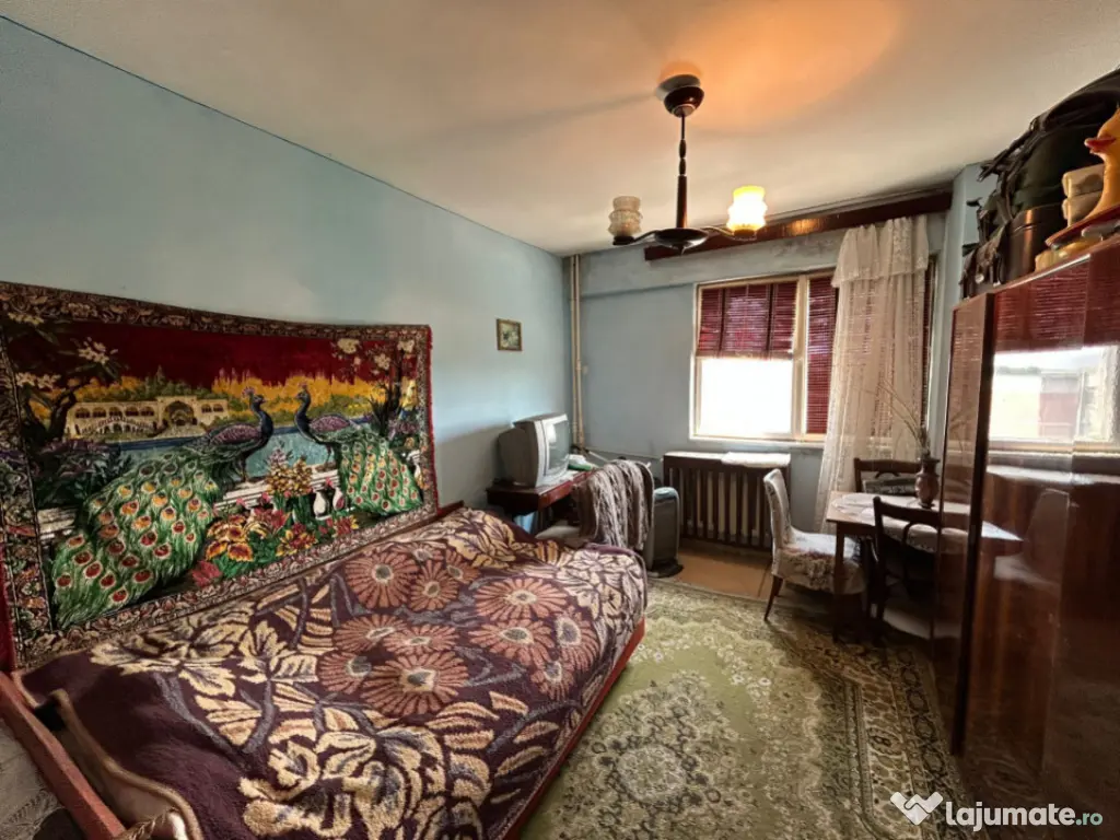 - Apartament 2 camere confort 1 Calarasilor Viziru, etaj int